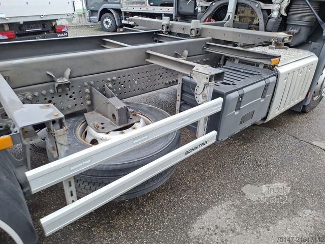 LKW-Fahrgestell MERCEDES-BENZ 2540 L Actros 6x2 Fahrschule 5-Sitzer Liftachse