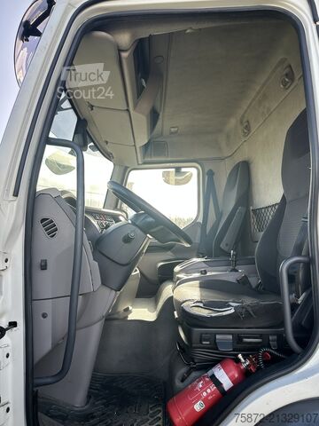 Camión caja DAF LF 310 EURO 6 19T FURGON