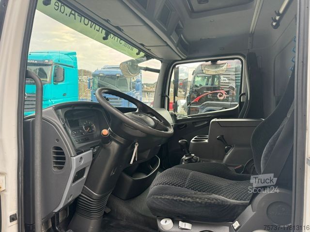 Transportador con plataforma y toldo MERCEDES-BENZ 818 L