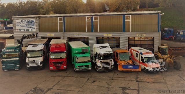 Transportador con plataforma y toldo MERCEDES-BENZ 818 L