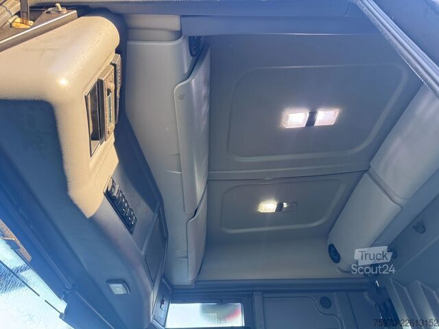 Vinç kamyonu Renault D 320 6X2 HIAB 111 + REMOTE / RETARDER 161.692km