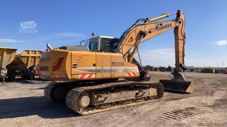 Rupsgraver Liebherr R906 LC Litronic with two buckets