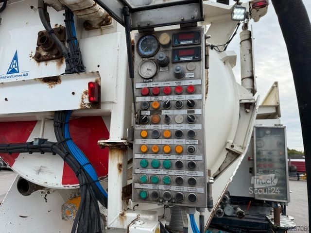 Vakuuminė cisterna sunkvežimis SCANIA P380 LB 6x24 Hvidtved Larsen FlexLine 310