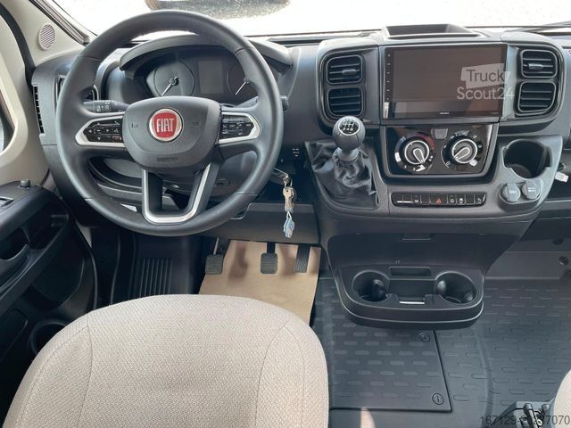 Autorulotă cu alcovă LMC Tourer Alkoven A 690 FIAT (für 6 Personen)