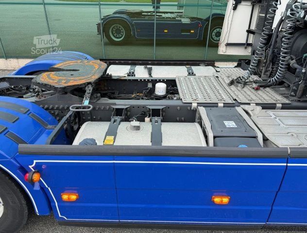 Trattore stradale standard VOLVO FH 500 RETARDER GLOBETROTTER XL 2x TANKS SPECIAL