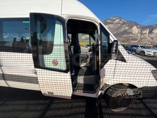 Transporte de pessoas Mercedes-Benz Evobus