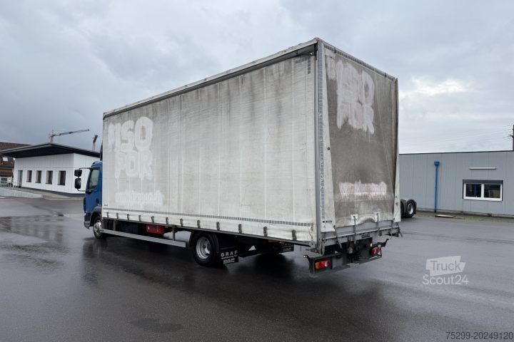 Tovorno vozilo s ravno platformo in ponjavo DAF LF 220 108 4x2 Blache