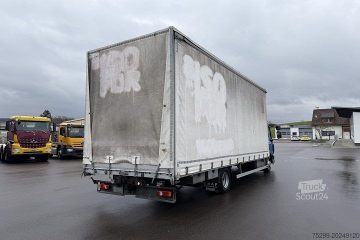 Tovorno vozilo s ravno platformo in ponjavo DAF LF 220 108 4x2 Blache