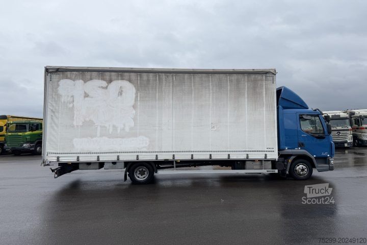 Tovorno vozilo s ravno platformo in ponjavo DAF LF 220 108 4x2 Blache