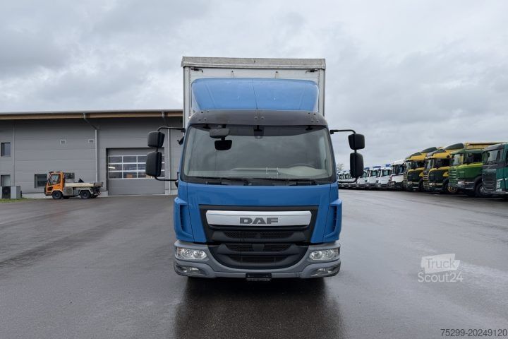Tovorno vozilo s ravno platformo in ponjavo DAF LF 220 108 4x2 Blache