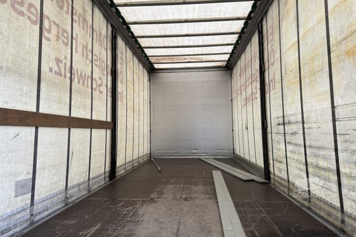 Tovorno vozilo s ravno platformo in ponjavo DAF LF 220 108 4x2 Blache