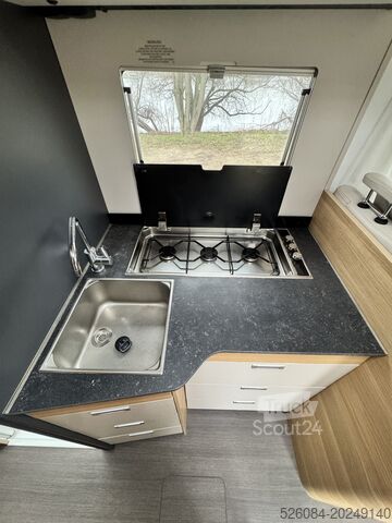 Camping-car semi-intégré Adria Matrix M 670 SL