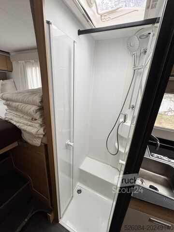 Camping-car semi-intégré Adria Matrix M 670 SL