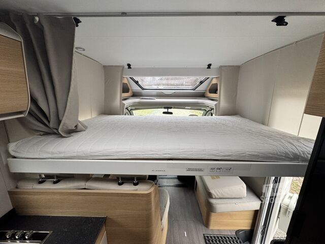 Camping-car semi-intégré Adria Matrix M 670 SL
