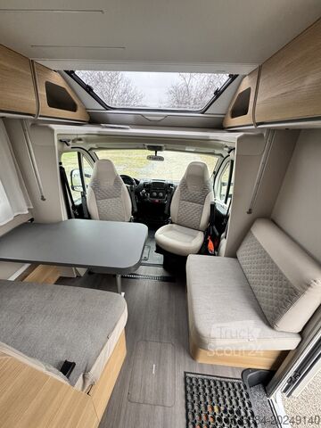 Camping-car semi-intégré Adria Matrix M 670 SL