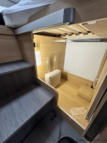 Camping-car semi-intégré Adria Matrix M 670 SL