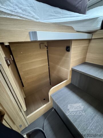 Camping-car semi-intégré Adria Matrix M 670 SL