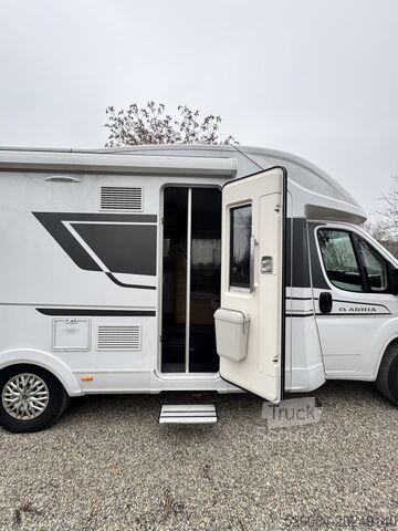 Camping-car semi-intégré Adria Matrix M 670 SL