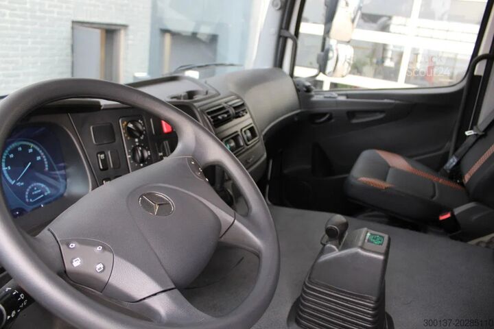 Kipper Mercedes-Benz Axor 3344 K 6x4 Tipper Truck