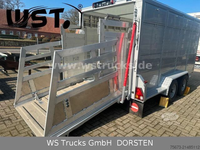 Ремарке за превоз на коне MENKE-JANZEN Menke 4,50 m 3,5 to Vollalu " Neu" Viehanhänger