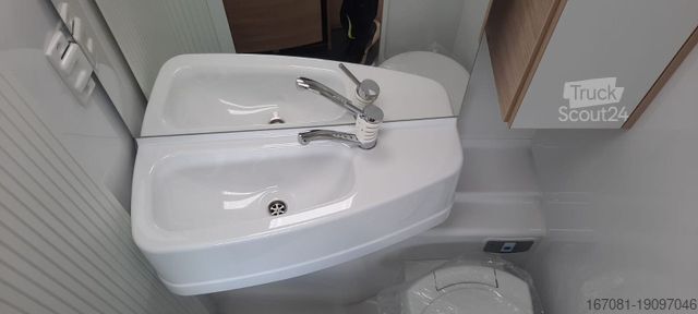 Pusiau integruotas kemperis CHALLENGER S 217 Break Edition Automatik