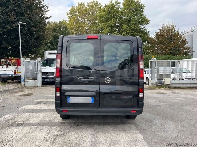 Személyszállítás Opel Vivaro - B