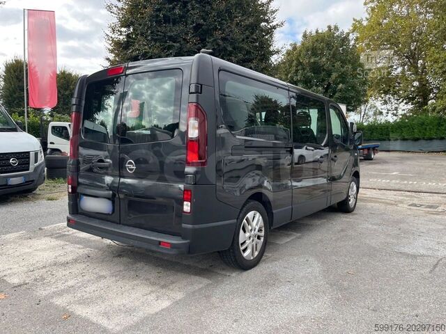 Személyszállítás Opel Vivaro - B