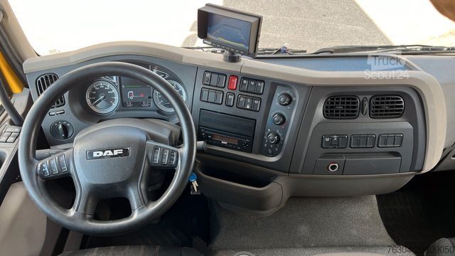 Tovorno vozilo s ravno platformo in ponjavo DAF LF 320 FA 19t