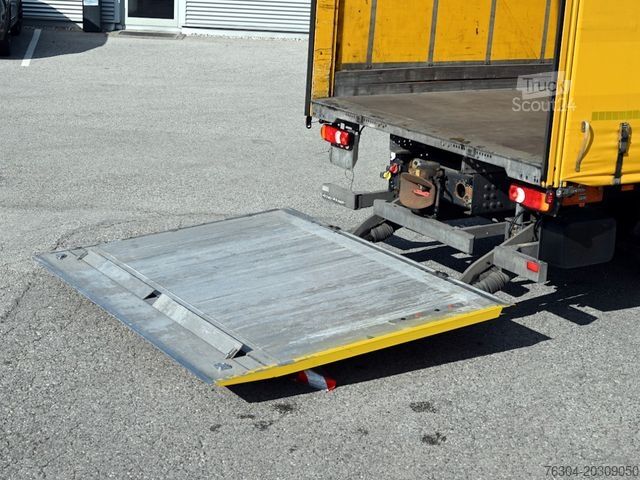 Tovorno vozilo s ravno platformo in ponjavo DAF LF 320 FA 19t