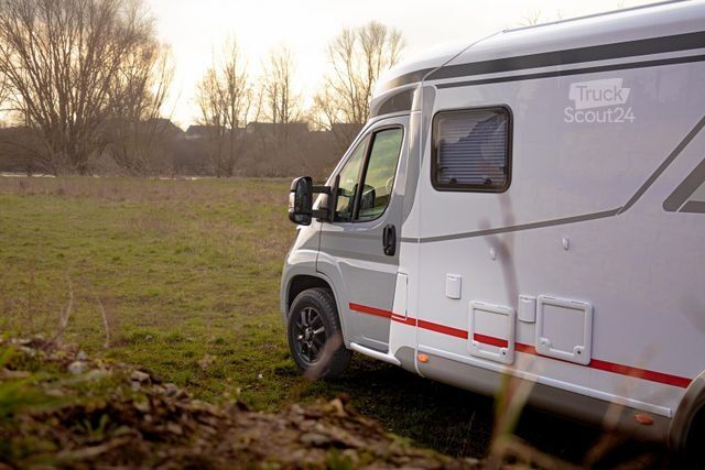 Halvintegrerad husbil LMC Cruiser V 646 G