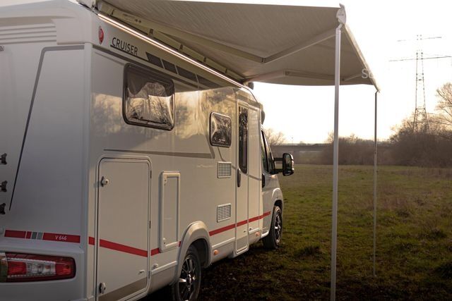 Halvintegrerad husbil LMC Cruiser V 646 G