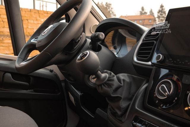 Camping-car semi-intégré LMC Cruiser V 646 G