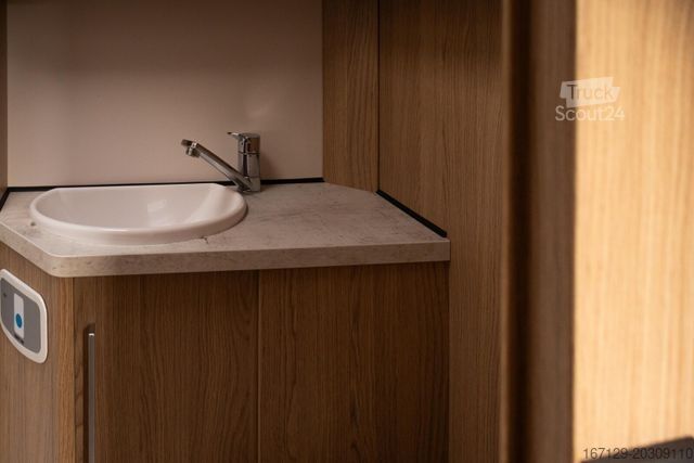 Camping-car semi-intégré LMC Cruiser V 646 G