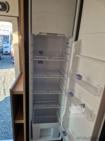 Daļēji integrēta kemperis LMC Tourer Lift H 630 Fiat