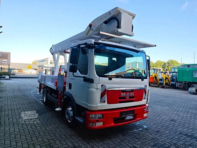 Løfteplatform MAN TGL 8.150 4x2 Palfinger P300KS