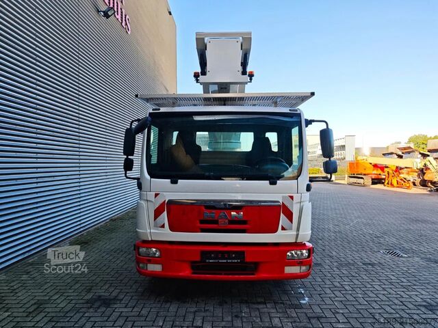 Løfteplatform MAN TGL 8.150 4x2 Palfinger P300KS