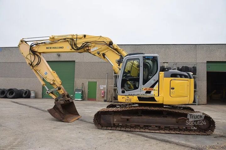 Escavadora de lagartas New Holland Kobelco E235B SR-LCT