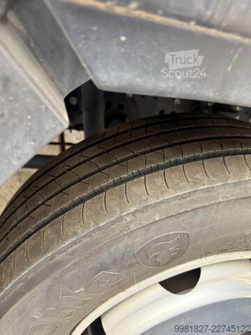 رافعة مثبتة على شاحنة Iveco 80-220