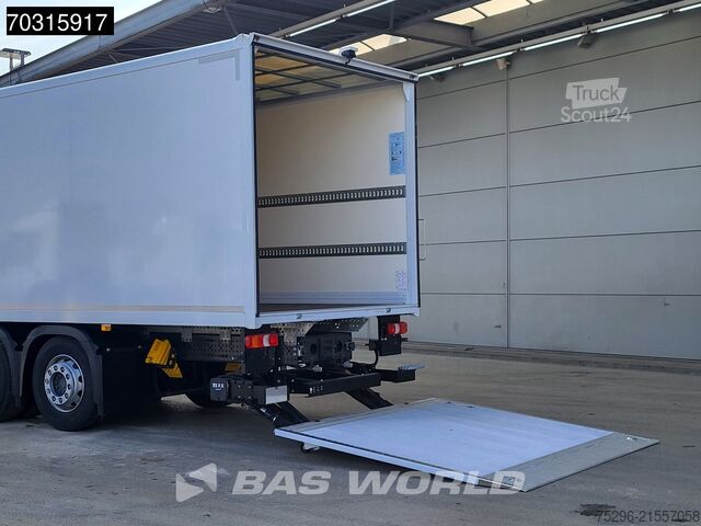 Koffer Mercedes Actros 2532 6X2 2000kg Ladebordwand Lift + Stee...