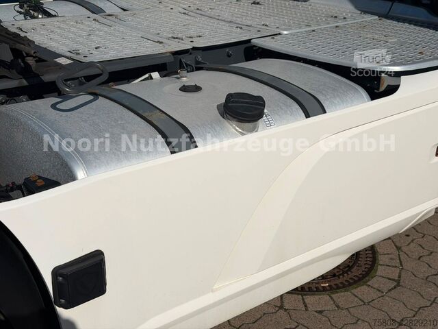 Vakio vetoauto DAF XF530 SSC 2Tanks 1275L ACC Standklima Xenon