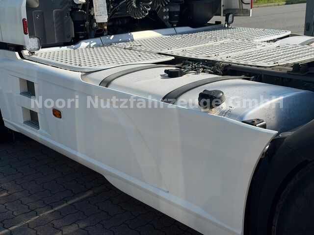 Vakio vetoauto DAF XF530 SSC 2Tanks 1275L ACC Standklima Xenon