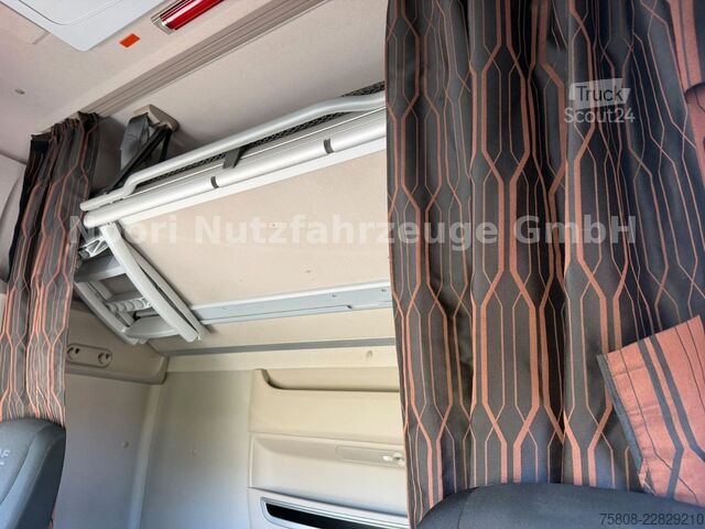 Vakio vetoauto DAF XF530 SSC 2Tanks 1275L ACC Standklima Xenon