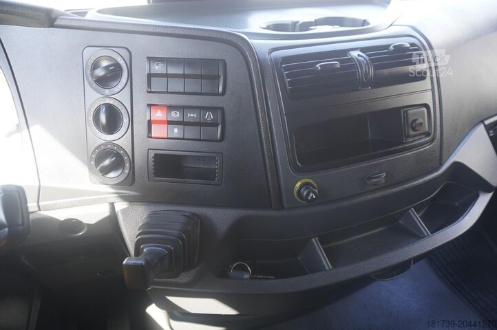 Houder Mercedes-Benz Atego 818 / Box superstructure / DAUTEL