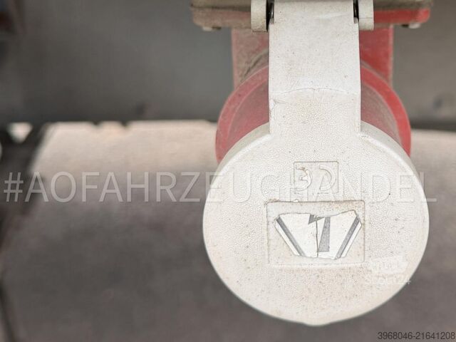 Reefer truck Renault D12.240 - E6 - Carrier 850mt -air suspension rear