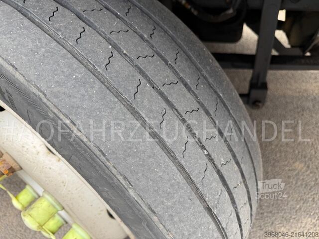 Reefer truck Renault D12.240 - E6 - Carrier 850mt -air suspension rear