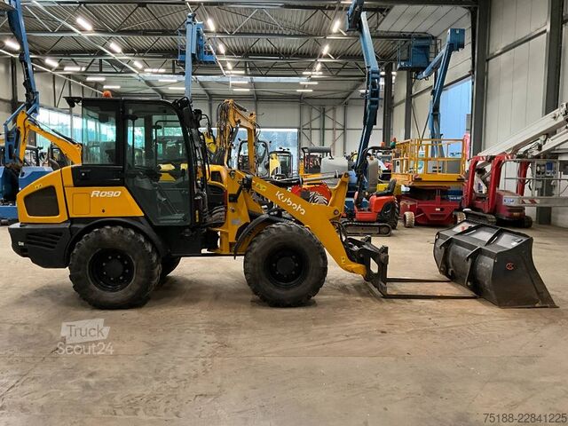 Krautuvas Kubota R 090