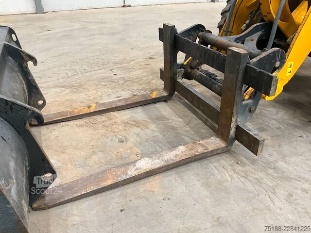 Krautuvas Kubota R 090