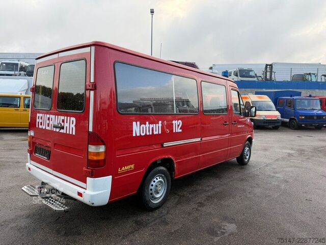 Minibusz MERCEDES-BENZ 210 D Sprinter Feuerwehr 8-Sitzer