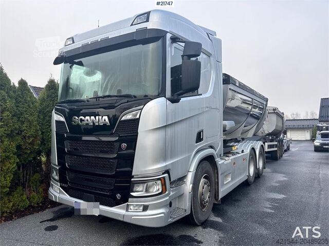Tipper Scania R660 6x4 Asphalt Truck with Carnehl Asphalt Traile