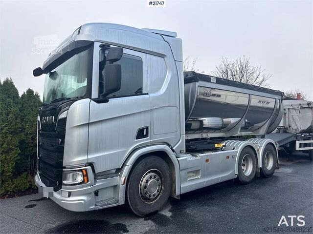 Tipper Scania R660 6x4 Asphalt Truck with Carnehl Asphalt Traile